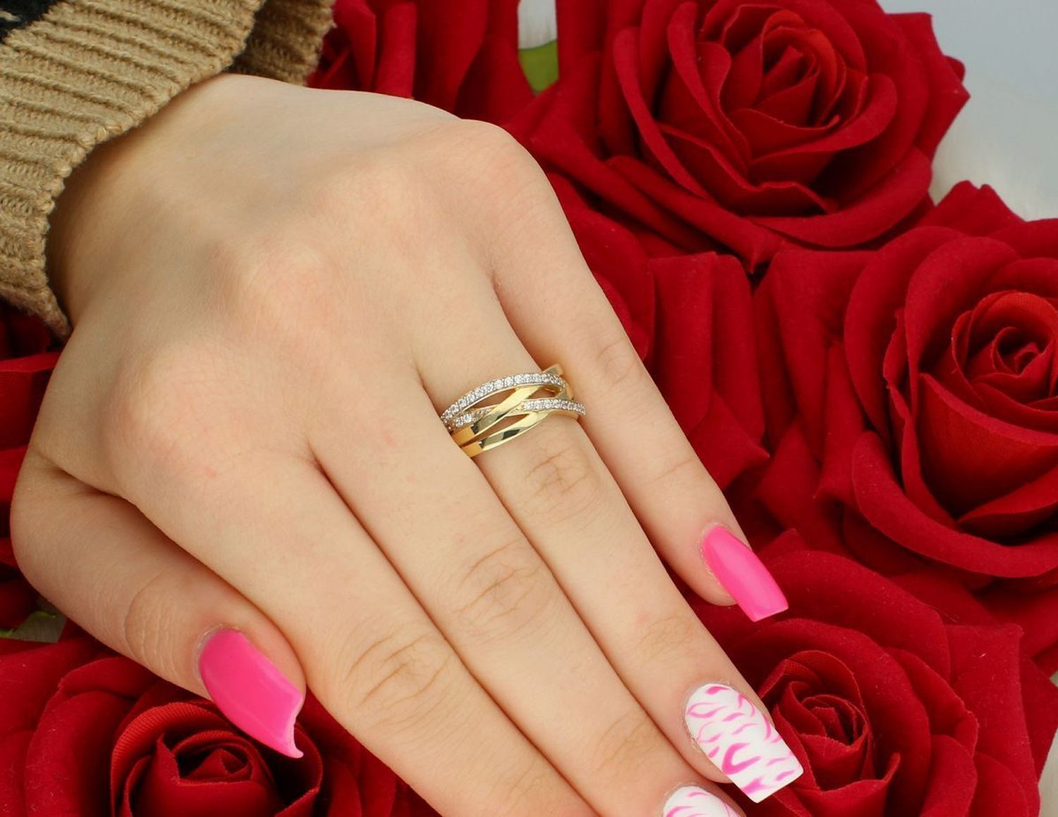 Złoty pierścionek damski pleciony z cyrkoniami PI 1506  Próba 585  4,48 g  Rozmiar 15.jpg